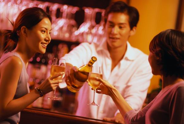 白葡萄酒春季销量增加，半干型白葡萄酒趋势看好