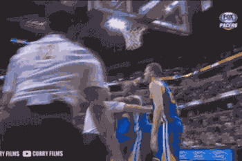 别以为库里只会卖萌，挑头打架他从来没怕过