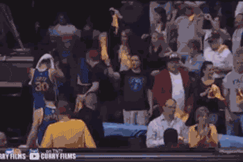 别以为库里只会卖萌，挑头打架他从来没怕过