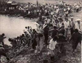 16那时，我们迎凛冽北风，寒冬腊月破冰开河（借用图） (2).jpg