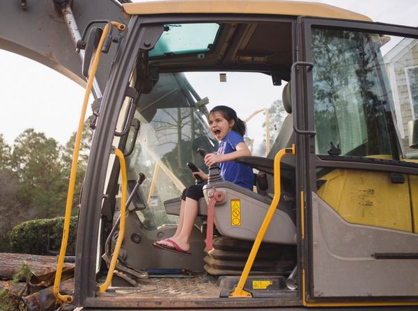 女摄影师出书告诉女儿，比起漂亮我更希望你能变得强大