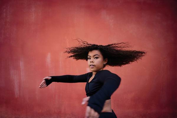 女摄影师出书告诉女儿，比起漂亮我更希望你能变得强大