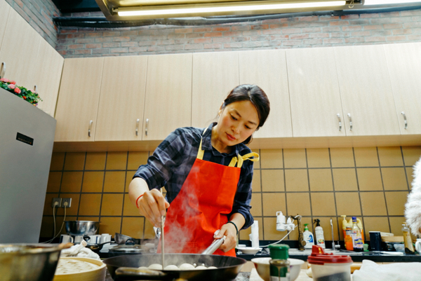 Airbnb入华两年有了中文名“爱彼迎”，绕口难懂被吐槽