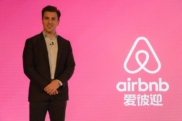 Airbnb入华两年有了中文名“爱彼迎”，绕口难懂被吐槽