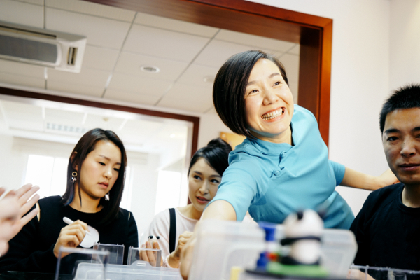 Airbnb入华两年有了中文名“爱彼迎”，绕口难懂被吐槽