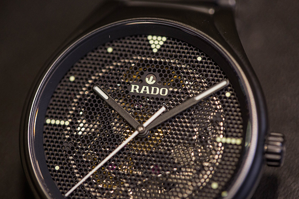 新表试戴|雷达跨界设计师，让腕表散发别样夜光