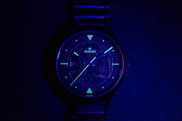 新表试戴|雷达跨界设计师，让腕表散发别样夜光