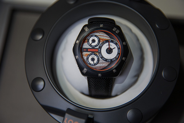 新表试戴|汉米尔顿把一整艘太空船的炫酷都集中到了这只表上