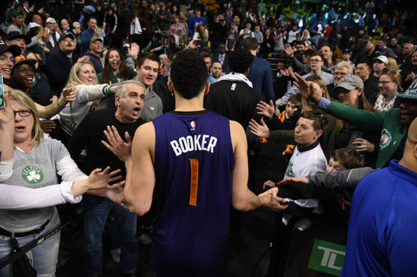 张佳玮｜如果你是雷·阿伦球迷，恭喜你，把布克当新偶像吧