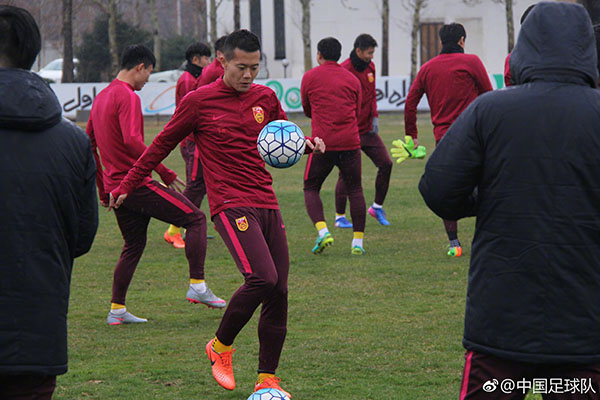 客场遭遇“菜地”草皮，里皮能否改写国足德黑兰全败历史