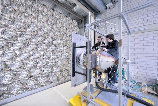 德国造世界上最大“人造太阳”：探索太阳能制氢新途径