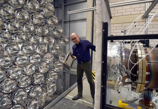 德国造世界上最大“人造太阳”：探索太阳能制氢新途径