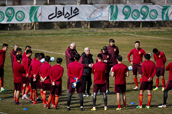 里皮发火了！伊朗原来用了那么多“盘外招”对付国足