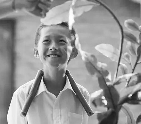 《八月》：八月之后是开学