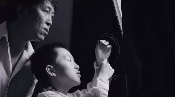 《八月》：八月之后是开学