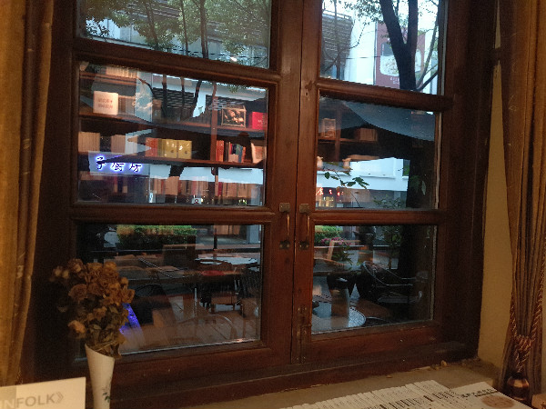 这三家坚持10年的书店：总要找到一种办法撑下去