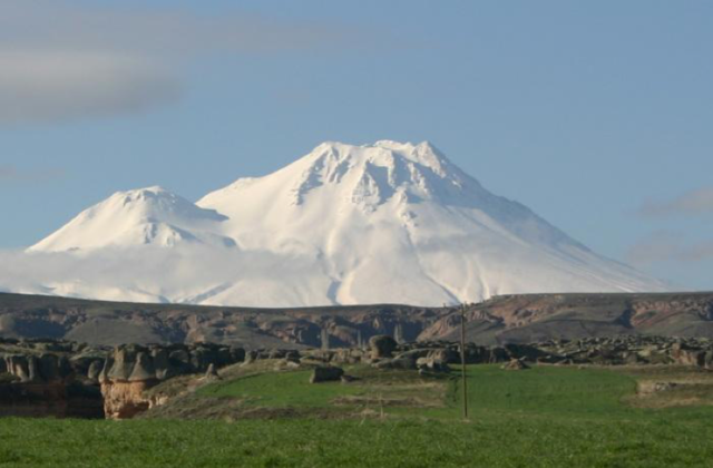 很久以前，这座火山就有了自己的画像！想听听它的故事么？