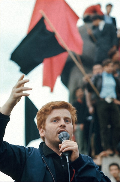 红色如何从贵族与权力的颜色变成革命与无产者的颜色？