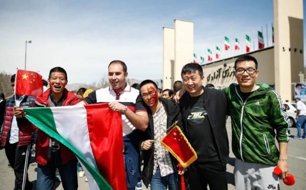 国足伊朗远征记：魔鬼阿扎迪，“四根手指”变成一声Good