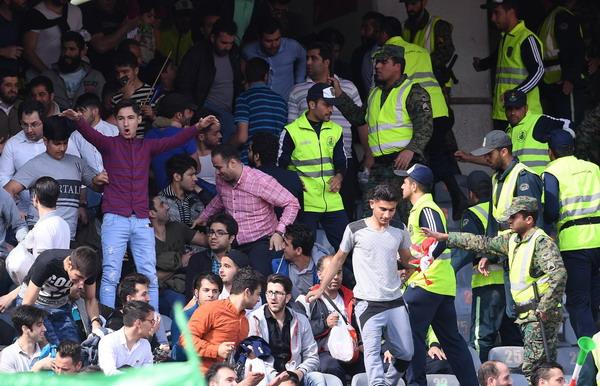 国足伊朗远征记：魔鬼阿扎迪，“四根手指”变成一声Good