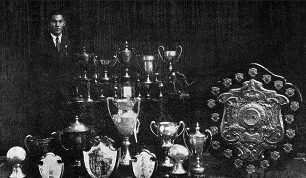 这部足球歌舞剧再现球王李惠堂，80年前我们也曾称霸亚洲