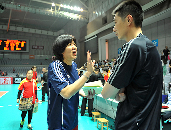 女排新名单遭多方质疑，安家杰有能力接好郎平的班吗