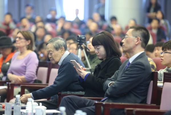 89岁DNA之父清华演讲，94岁杨振宁致辞谈中美科研差异