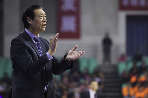 被遗忘的CBA总决赛：为了不和国足抢头条，篮协真是拼了