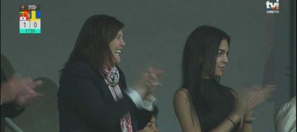 C罗新铜像丑爆引全欧吐槽：就差把葡萄牙改名为“C罗国”了