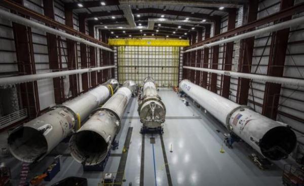 SpaceX使用回收的“二手”火箭发射卫星，航天史上首回