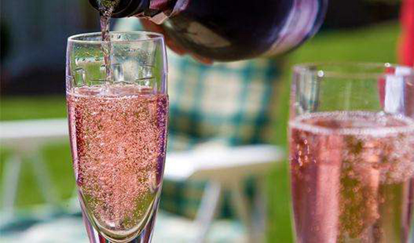 当我们在讨论香槟时，我们在讨论什么