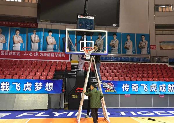 CBA总决赛今晚开打，篮协把美国ESPN的转播团队请来了