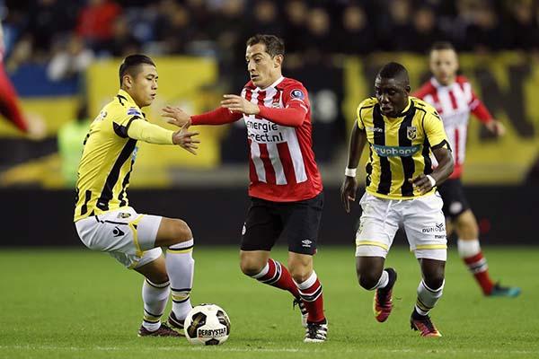 张玉宁与荷甲维特斯续约一年，留洋再难他也绝不回国