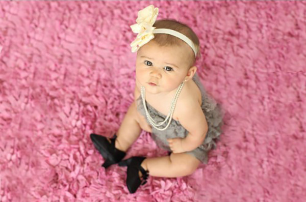 给婴儿设计的高跟鞋引发抗议，让小女孩扮性感到底有没有错