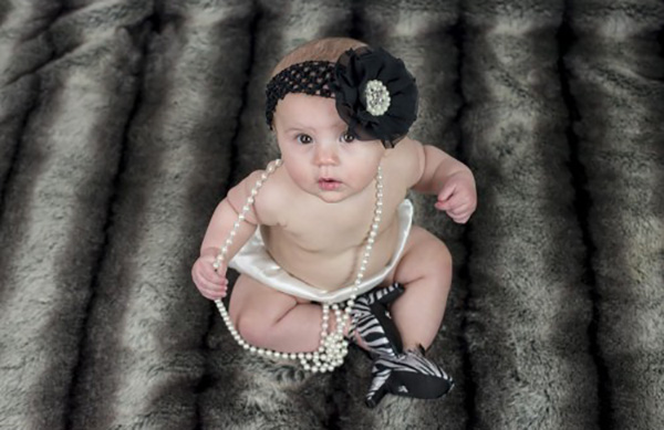 给婴儿设计的高跟鞋引发抗议，让小女孩扮性感到底有没有错