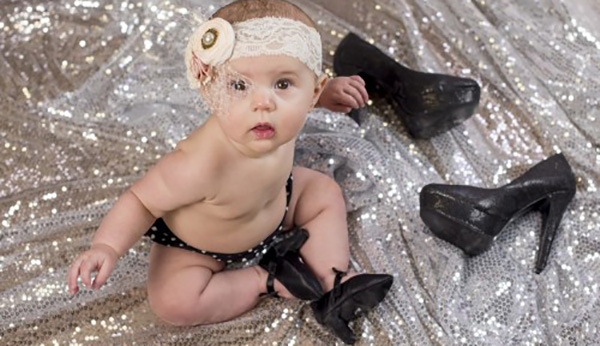 给婴儿设计的高跟鞋引发抗议，让小女孩扮性感到底有没有错