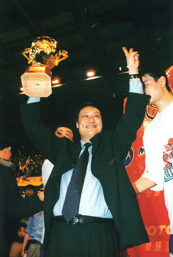 在弟子姚明的见证下，李秋平这样改变“千年老二”新疆队