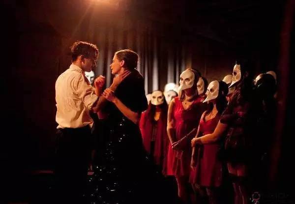 在酒店中看戏还是在剧场中入睡，探秘国内首家戏剧概念酒店