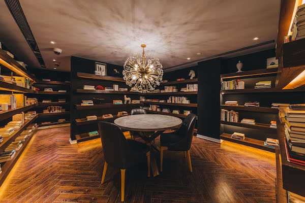 在酒店中看戏还是在剧场中入睡，探秘国内首家戏剧概念酒店