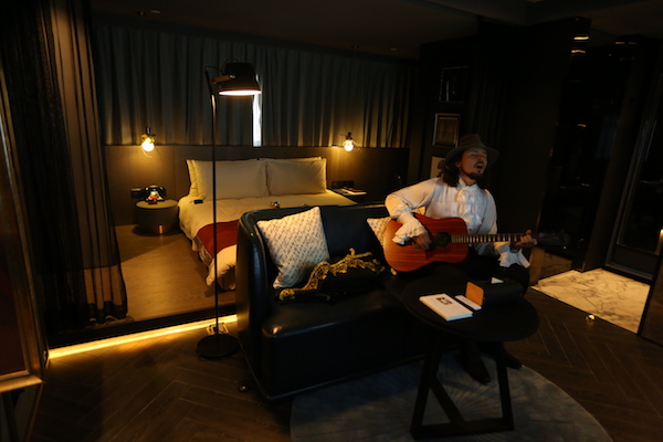 在酒店中看戏还是在剧场中入睡，探秘国内首家戏剧概念酒店