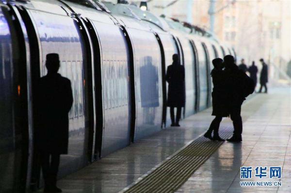 现代人都是悲壮的“离乡者”