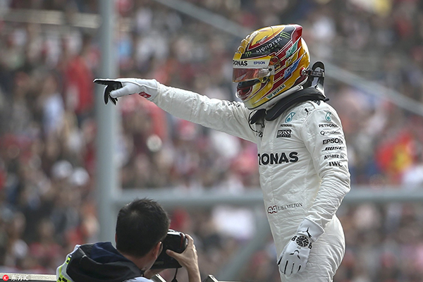 “上赛道之王”第6次拿下杆位，汉密尔顿期待雨战复仇