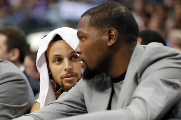 复出之战杜兰特砍16分10板，霸气暴扣宣告满血回归