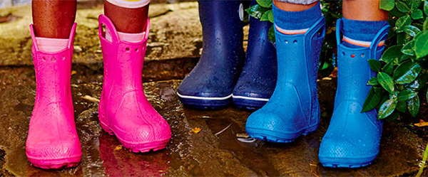 春雨绵绵，与其让孩子闷在室内不如带TA出去感受雨
