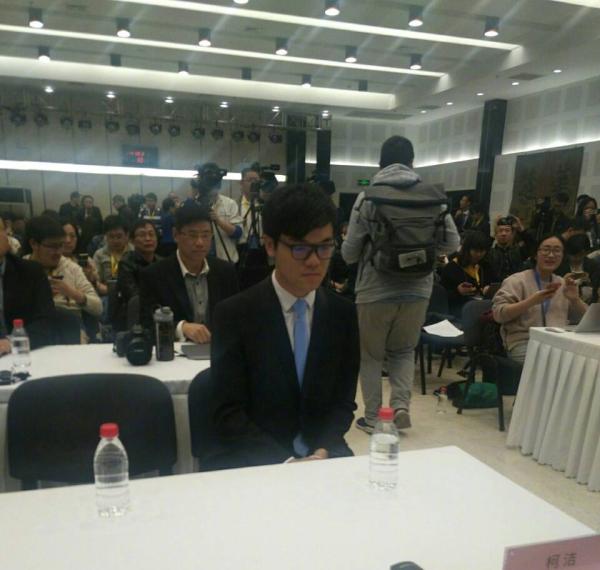 柯洁：对决阿尔法狗抱必死信念，会不惜一切手段争取胜利