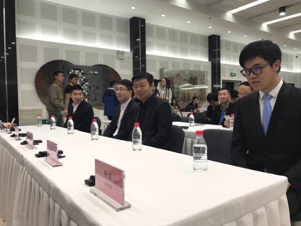 柯洁5月乌镇三番棋对决阿尔法狗，还将举办配对赛和团队赛