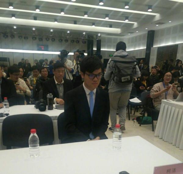 柯洁5月乌镇三番棋对决阿尔法狗，还将举办配对赛和团队赛