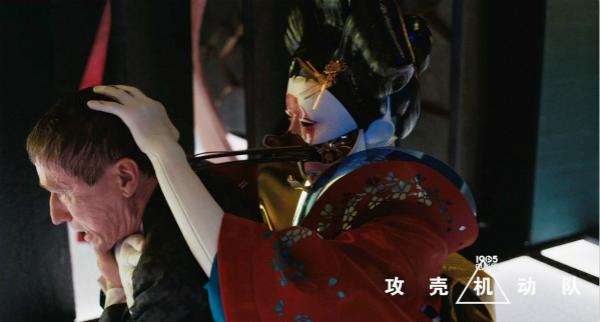 新版《攻壳机动队》生逢其时，它独辟蹊径还是照猫画虎