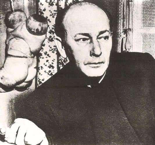 新版《攻壳机动队》生逢其时，它独辟蹊径还是照猫画虎