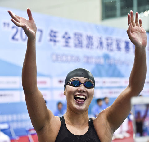 傅园慧为冠军“自残”：胳臂后背都是血道子，正静静燃烧自己